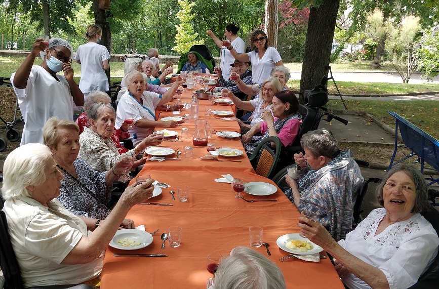 Barbecue avec les résidents du 3ème étage