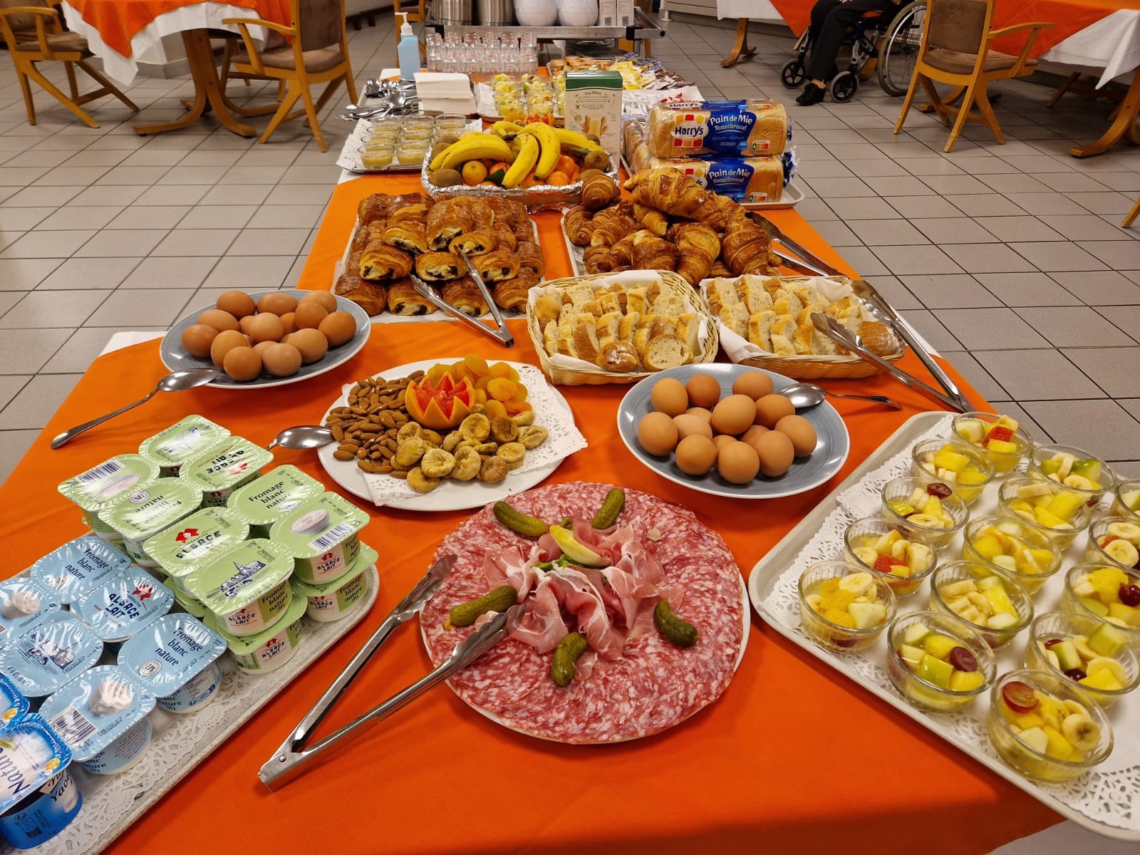 Petit-déjeuner continental pour les résidents