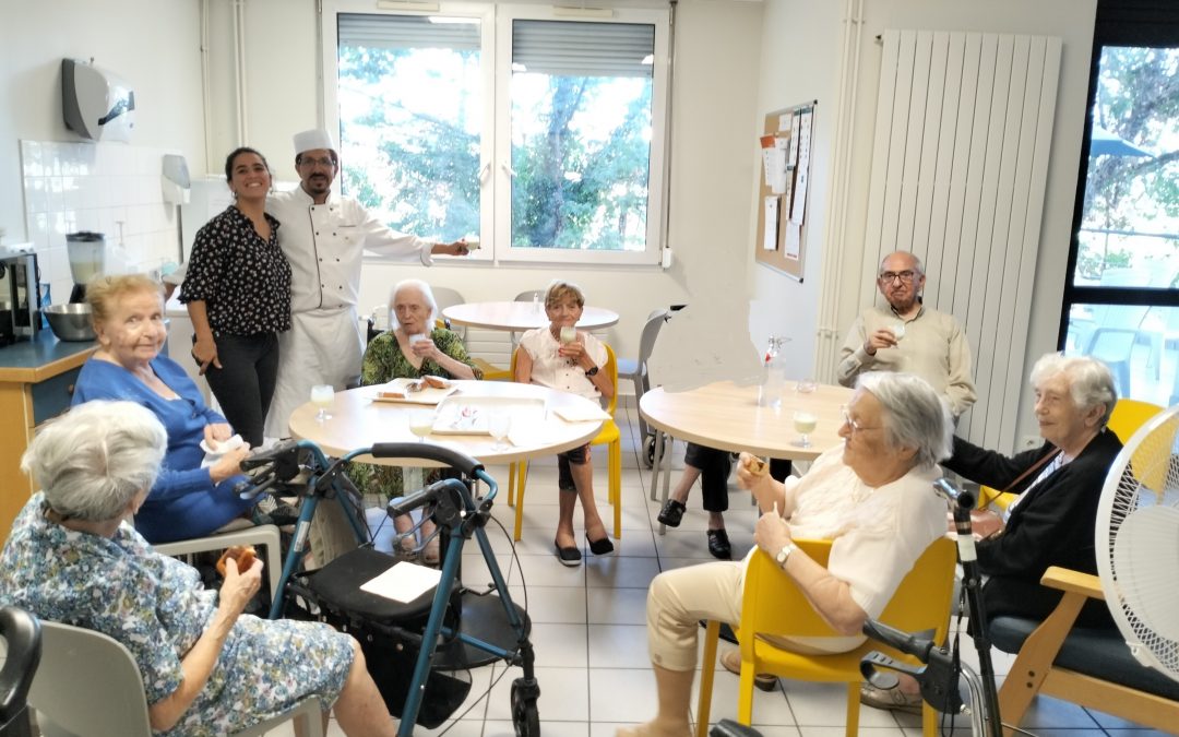 Visite de la cuisine des Amandines avec le Chef