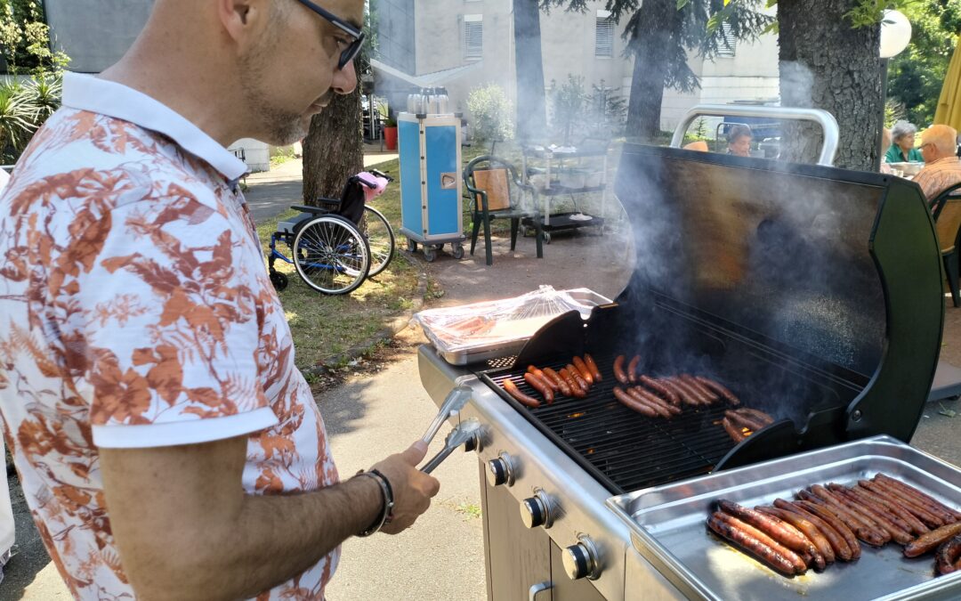 Barbecue avec les résidents du 4ème étage