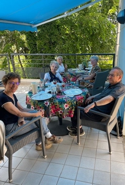 Repas invités sur notre terrasse extérieure