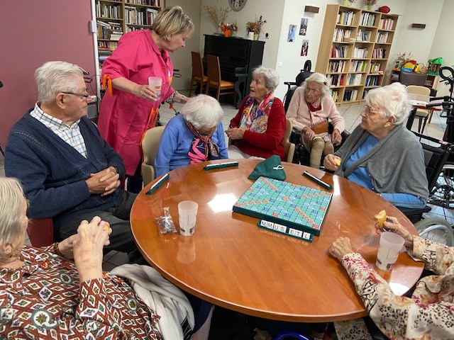 Jeux de société avec les bénévoles des Blouses Roses