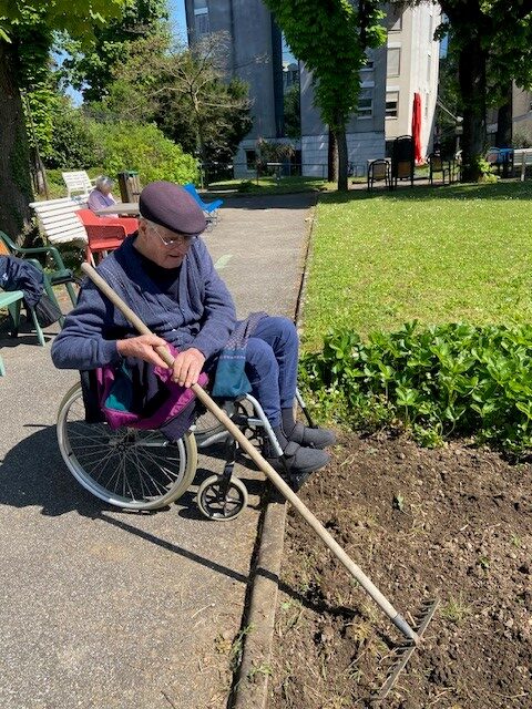 Atelier Jardinage aux Amandines