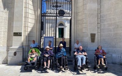 Sortie des résidents en fauteuil confort – quartier Saint Irénée