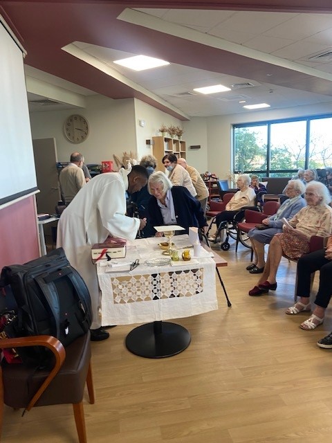 La messe de Noël : un moment de recueillement et de partage