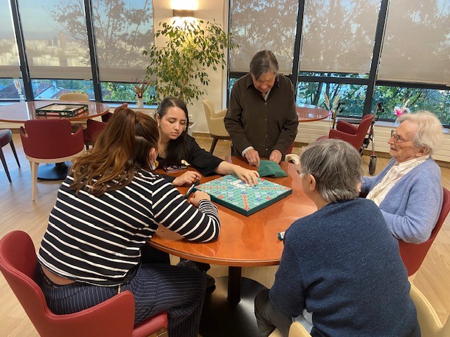 Les jeux de société : des moments ludiques pour créer du lien
