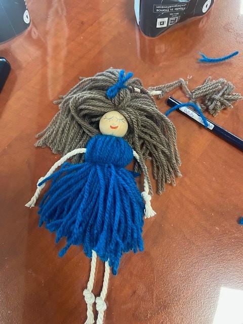 Un atelier créatif : quand la laine donne vie aux souvenirs