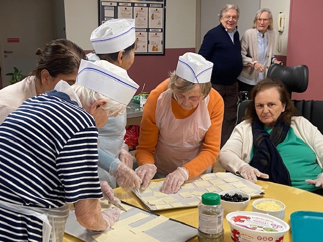 Les ateliers cuisine : le plaisir de cuisinier et de partager