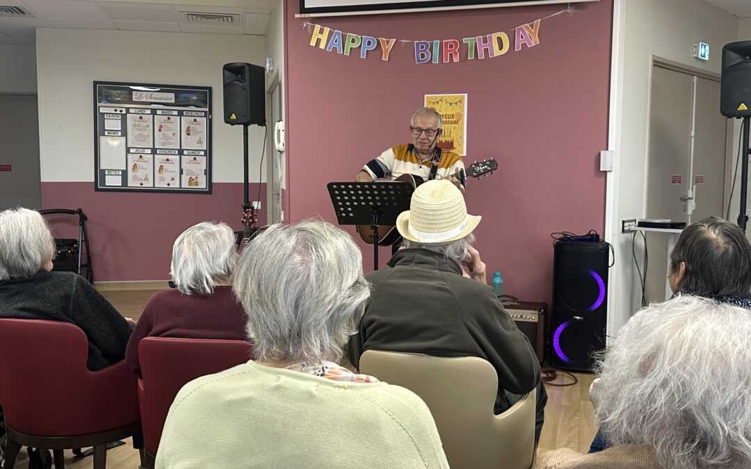 La fête des anniversaires : un rendez-vous mensuel plein de sourires