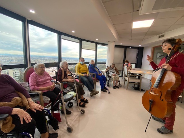 Les notes de violoncelle font vibrer les Amandines