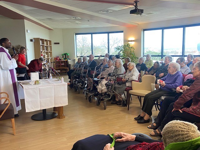 Les messes pour maintenir le lien spirituel