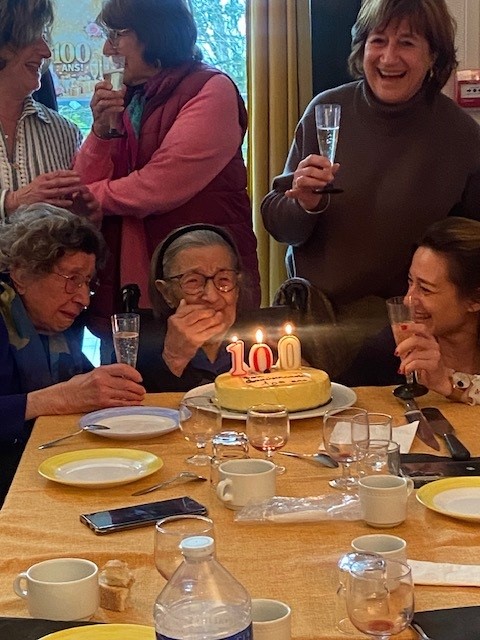 100 ans et toujours rayonnante