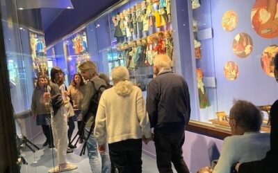 Une sortie avec les résidents de l&rsquo;unité protégée pleine de charme au Petit Musée de Guignol