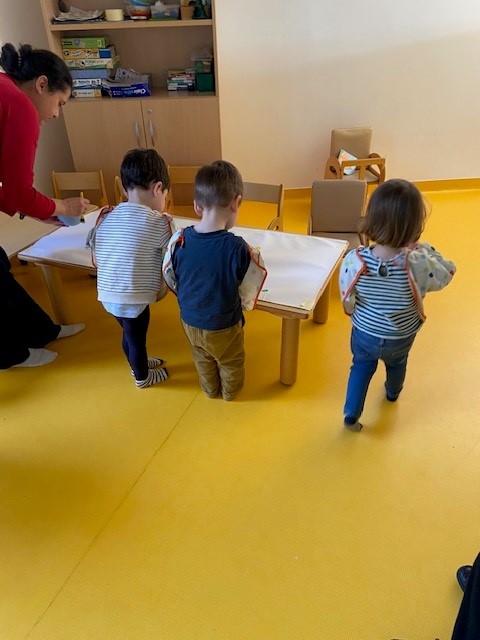 Une belle rencontre entre générations à la crèche