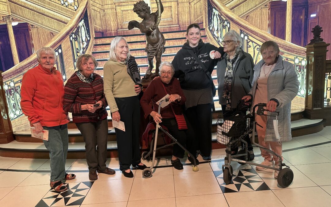 Une sortie hors du temps : les résidents embarquent pour le Titanic