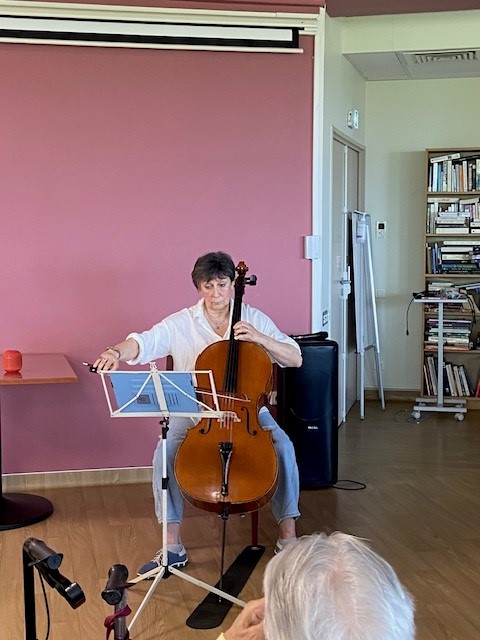 Un moment musical au son du violoncelle